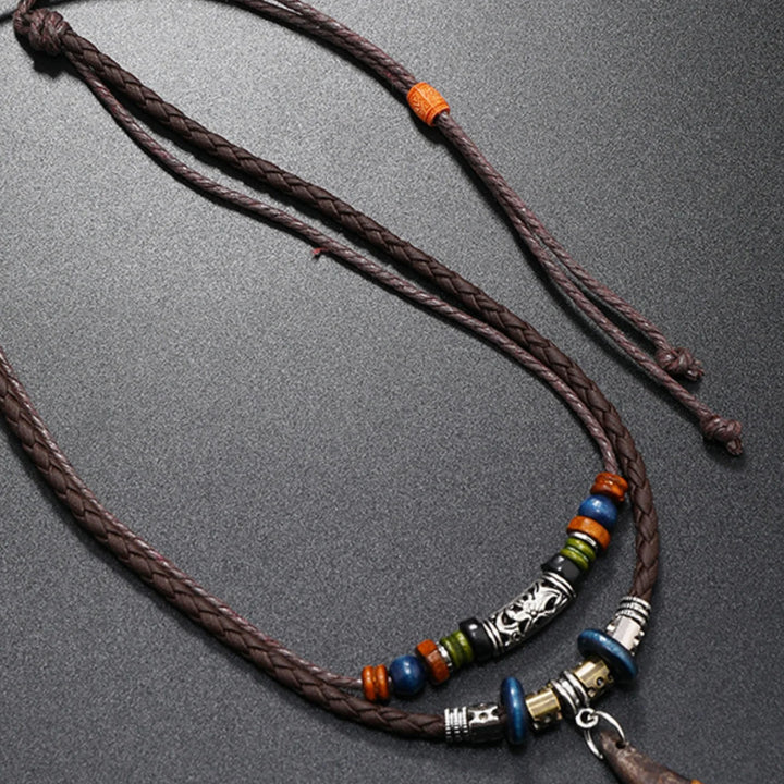 1 modern men's necklace in braided rope for daily use, with wolf's tooth pendant, beautiful accessory.